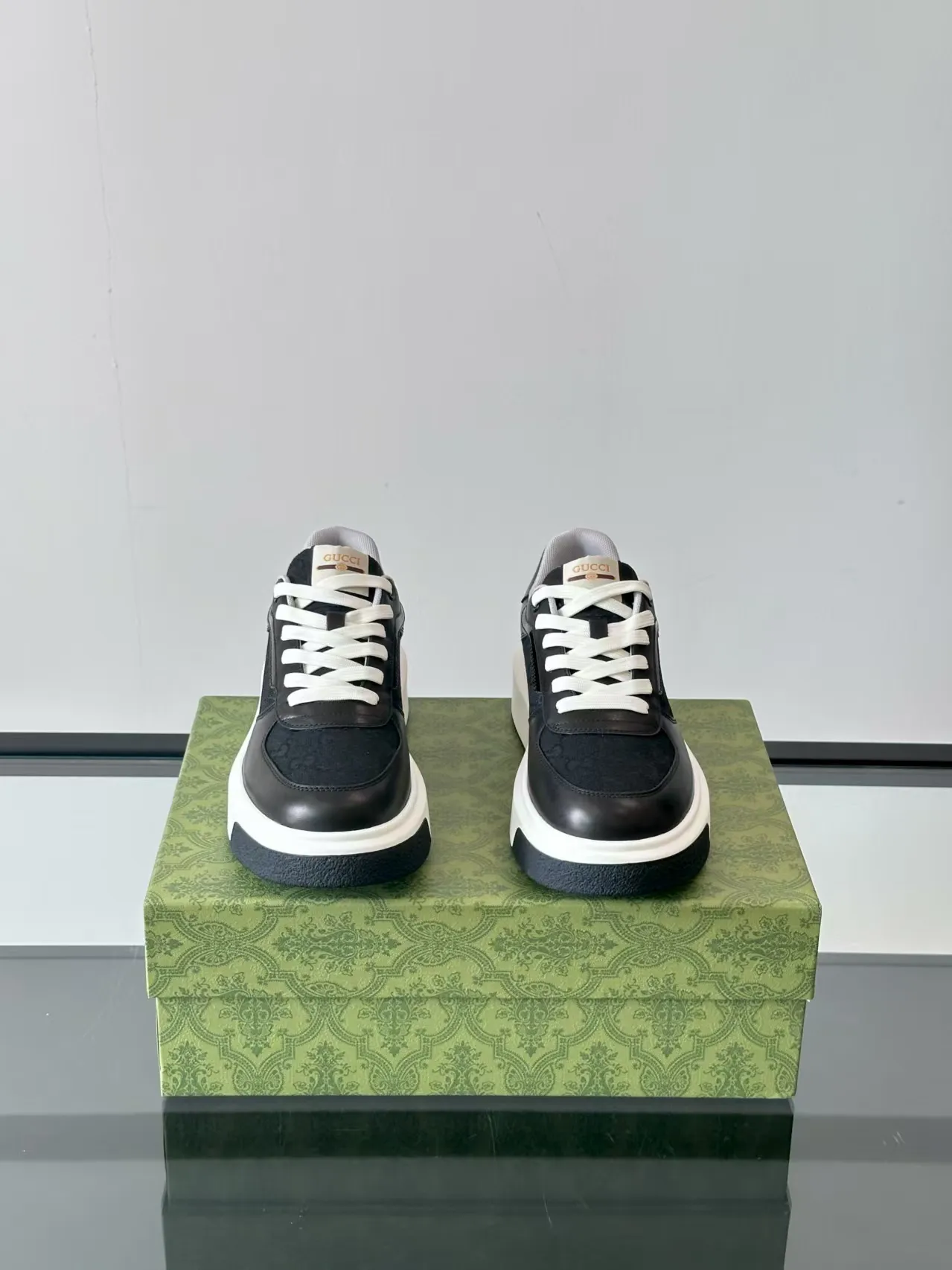 P460. New men's shoes GUCCI [Lightning] latest shoes shipped. Original quality, fashionable, special materials, sheepskin lining, new packaging. The foot feels super comfortable and the workmanship is impeccable. Size: 38-45, white lining. No. 058